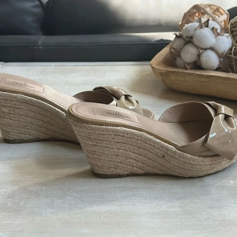 VALENTINO Mena Patent Leather Bow Accents Espadrilles in nude and jute 38.5/8